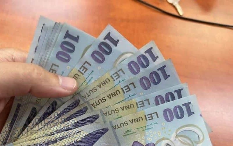 Au fost virați către școli banii pentru bursele elevilor. De când vor începe plățile?