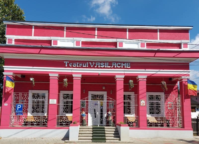Teatrul „Vasilache” din Botoșani decorat de președintele României, Klaus Iohannis, cu prilejul Zilei Culturii Naționale
