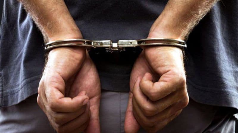 Doi tineri din Botoșani reținuți pentru tentativă la tâlhărie. Aceștia ar fi încercat să jefuiască o persoană în plină stradă
