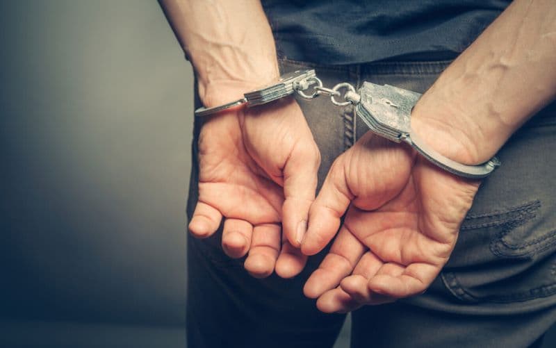 Cei doi tineri din Botoșani care ar fi tâlhărit un cetățean în stradă au ajuns în fața judecătorului. Vezi ce măsură a fost dispusă!