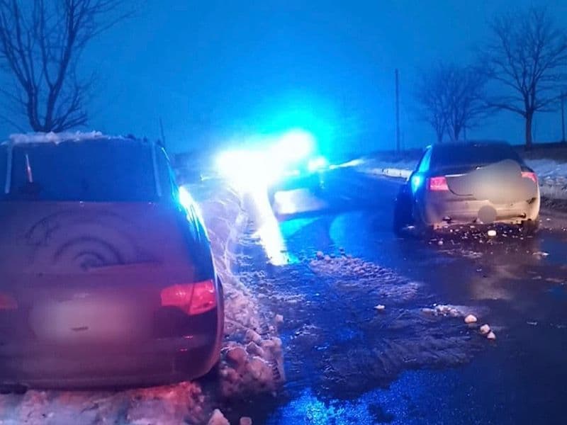 Accident! Două persoane rănite după impactul dintre două mașini
