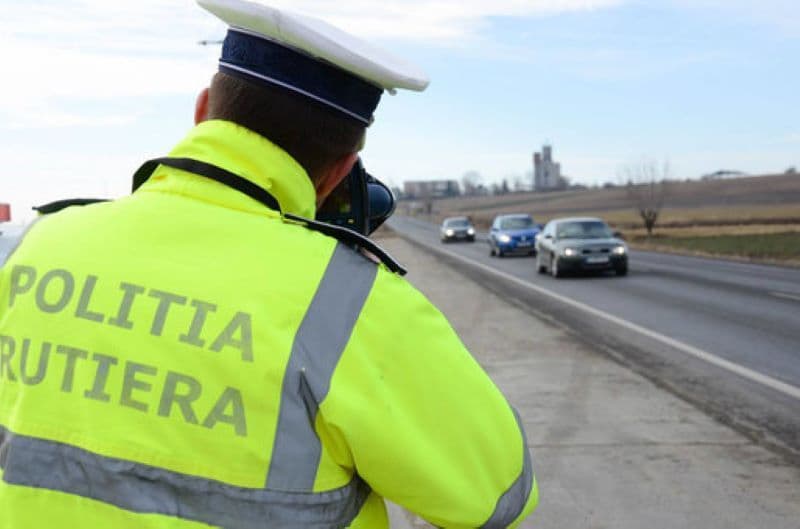 Tânăr de 23 de ani, cu permisul suspendat, prins de aparatul radar cu o viteză de peste 130 de km/h