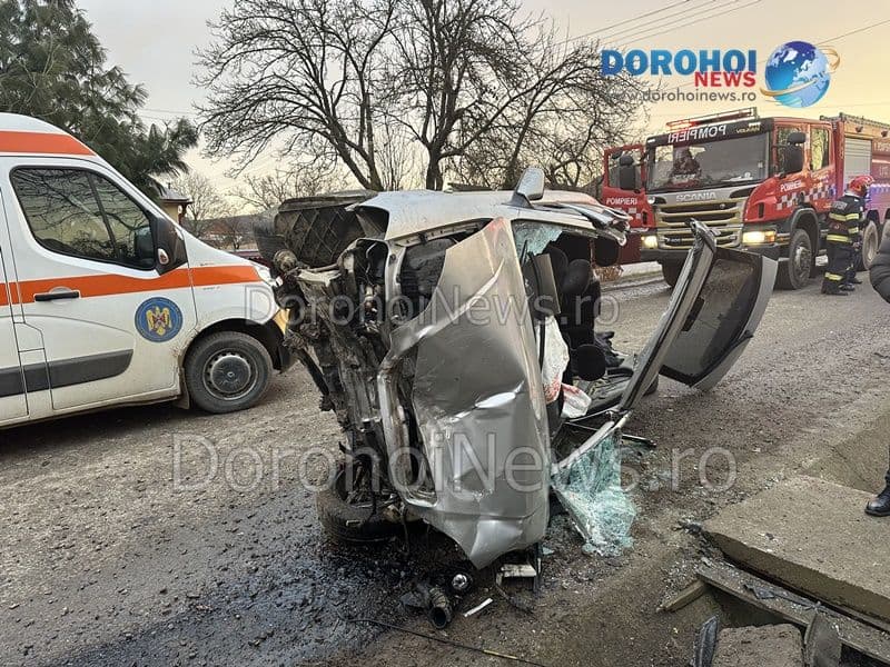 Accident grav la Străteni! Trei persoane rănite grav după ce mașina în care se aflau s-a izbit într-un cap de pod – FOTO