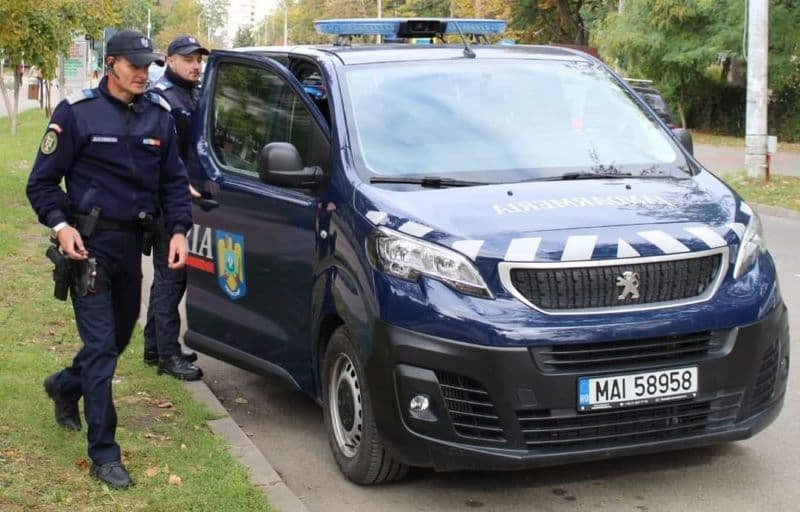 Botoșănean de 20 de ani prins în flagrant, cu droguri, de jandarmi
