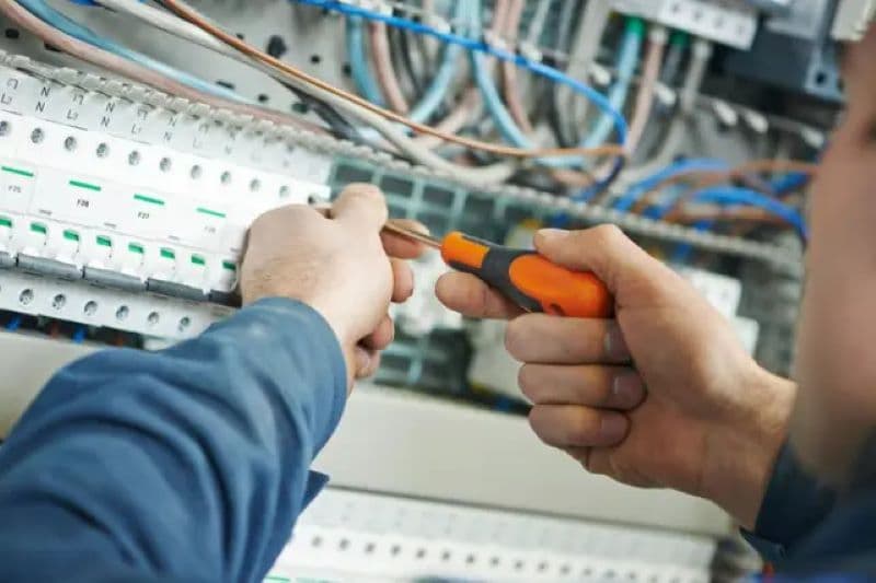 Conted Dorohoi angajează un electrician