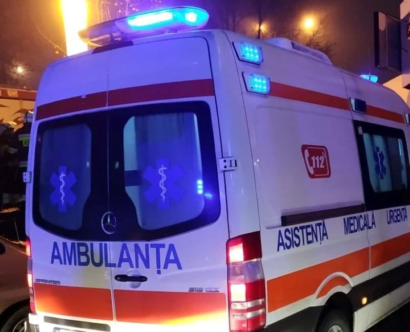 Doi polițiști din Botoșani au fost bătuți cu bestialitate pe stradă de opt tineri