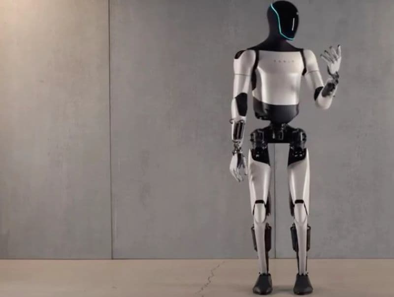 Elon Musk l-a dezvăluit pe Optimus, robotul humanoid de la Tesla