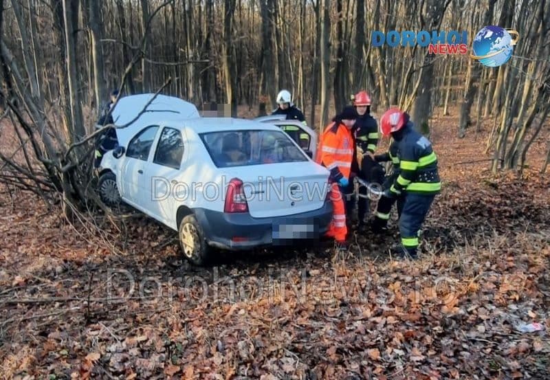 Accident în pădurea Gorovei! O femeie a ajuns la spital după ce a pierdut controlul volanului și s-a izbit într-un copac - FOTO
