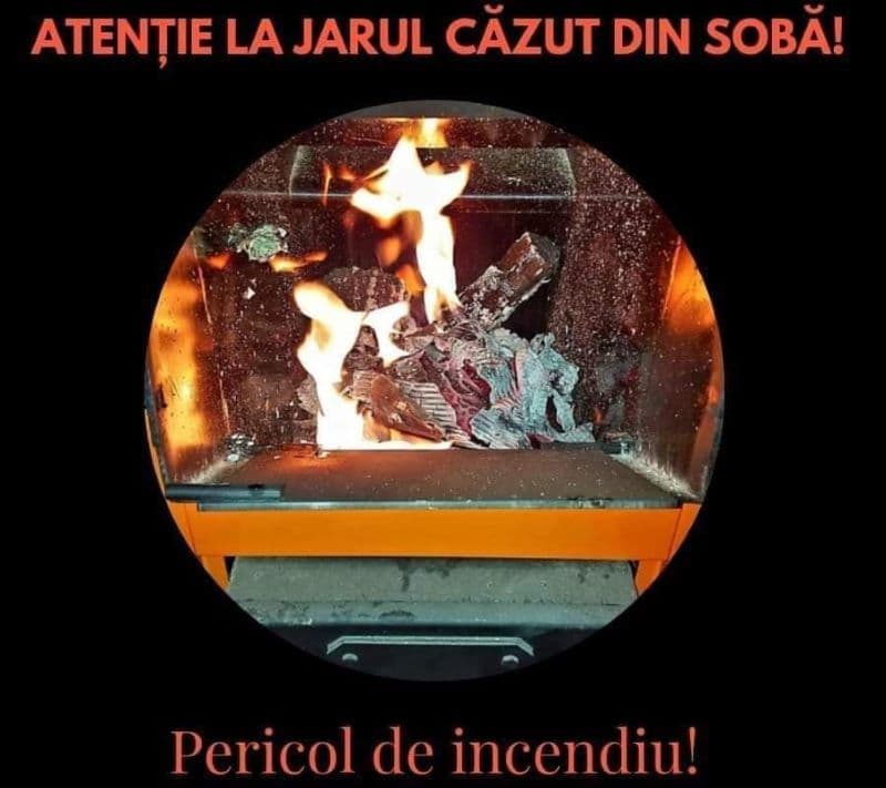 Anexă cuprinsă de flăcări la Vârfu Câmpului. Pompierii dorohoieni au intervenit pentru stingere