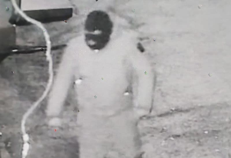 Tânărul din Dorohoi care a încercat să spargă un magazin și apoi a tâlhărit o femeie a fost arestat preventiv