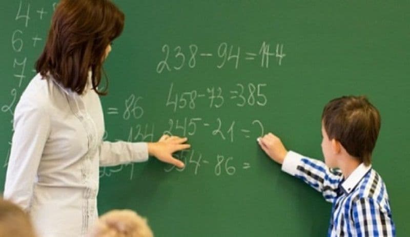 Salariile profesorilor ar putea crește în funcție de notele pe care le obțin elevii la clasă