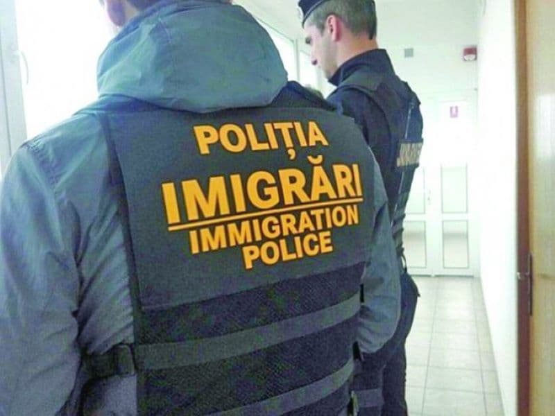 Verificări ale polițiștilor de imigrări la societăți comerciale și spații publice. Vezi câți străini au permis de ședere în județ!