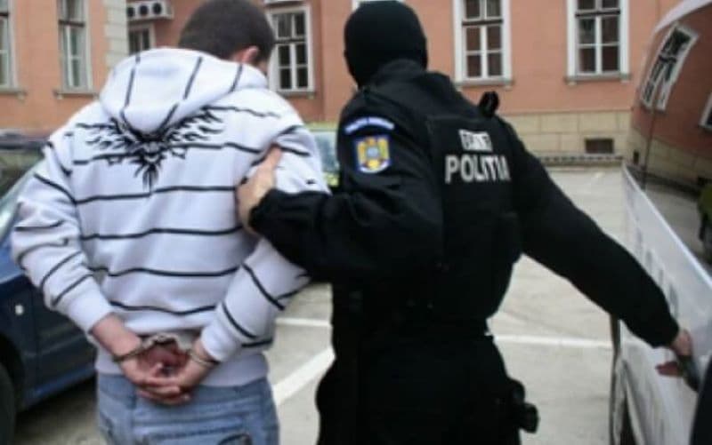 Tânăr de 17 ani obligat de instanță să petreacă peste un an de zile într-un centru educativ după pentru o tâlhărie calificată