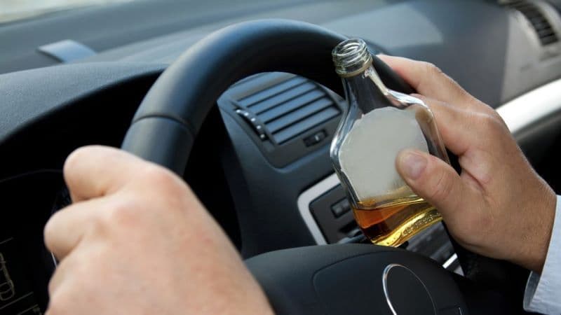 Un tânăr din Lozna a ieșit la plimbare cu mașina prin Dorohoi deși avea permisul suspendat și era în stare de ebrietate