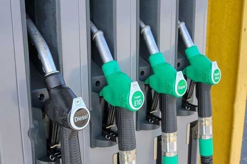 Scumpiri semnificative la combustibili: Prețul benzinei standard se apropie de 7 lei pe litru