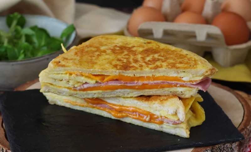 Sandwich expres cu omletă