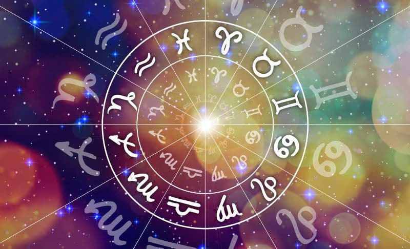 Horoscopul săptâmânii 19-25 februarie. Patru zodii protejate de destin: primesc bani, cadouri și iubire