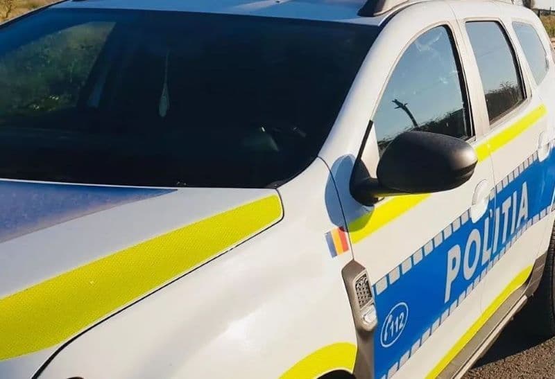 Un cetățean din Hudești i-a încredințat mașina unei rude deși nu avea permis. Ambele persoane au fost puse sub urmărire penală