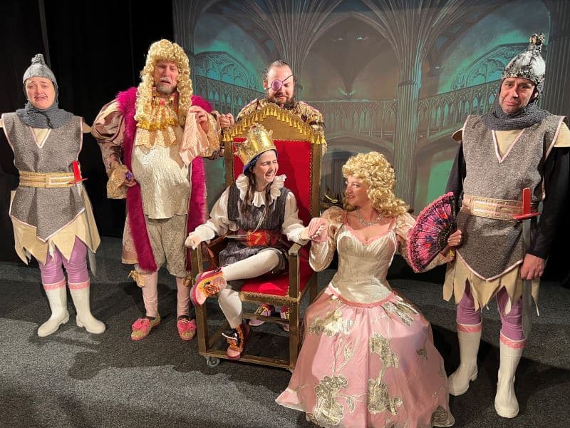 Teatrul „Vasilache” Botoșani vă invită să vizionați spectacolul „Croitorașul cel viteaz” - FOTO