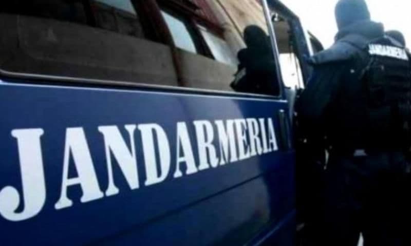 Adolescent din Dorohoi lovit cu piciorul în față de un bărbat supărat de gălăgia pe care o făcea