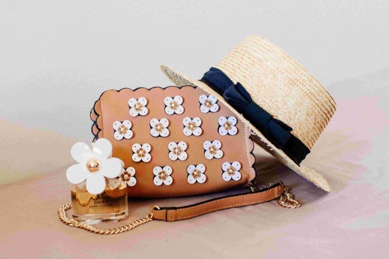 Descoperă lumea genților Guess și genților de damă din piele pentru un stil elegant