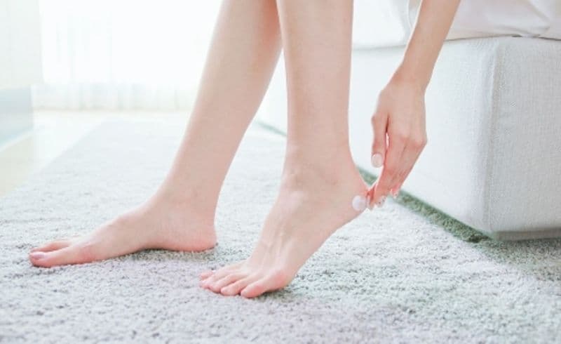 Vindecarea prin metode naturale a crăpăturilor din călcâie