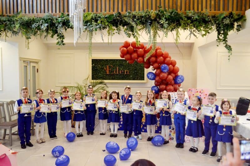 Elevii clasei Pregătitoare C „Step by Step” de la Gimnaziul Kogălniceanu Dorohoi au sărbătorit „100 de zile de școală” – FOTO