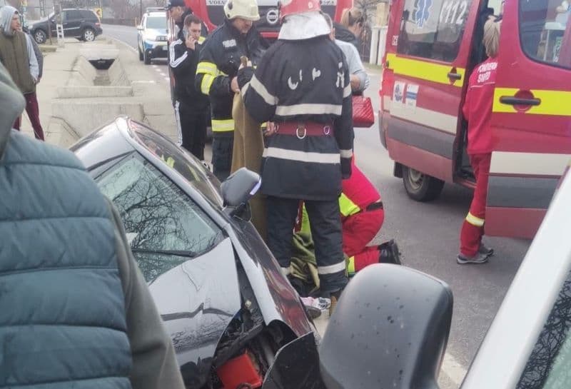 Accident rutier tragic pe drumul Botoșani – Suceava! O femeie și-a pierdut viața după ce mașina în care se afla s-a izbit de un cap de pod