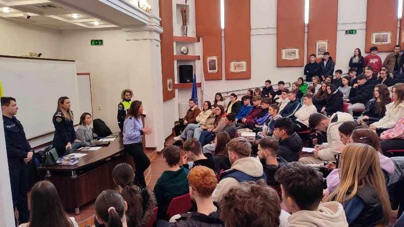 „Mai informat – mai puternic!” – Campanie de informare a elevilor din cadrul Colegiului Național „Grigore Ghica” Dorohoi