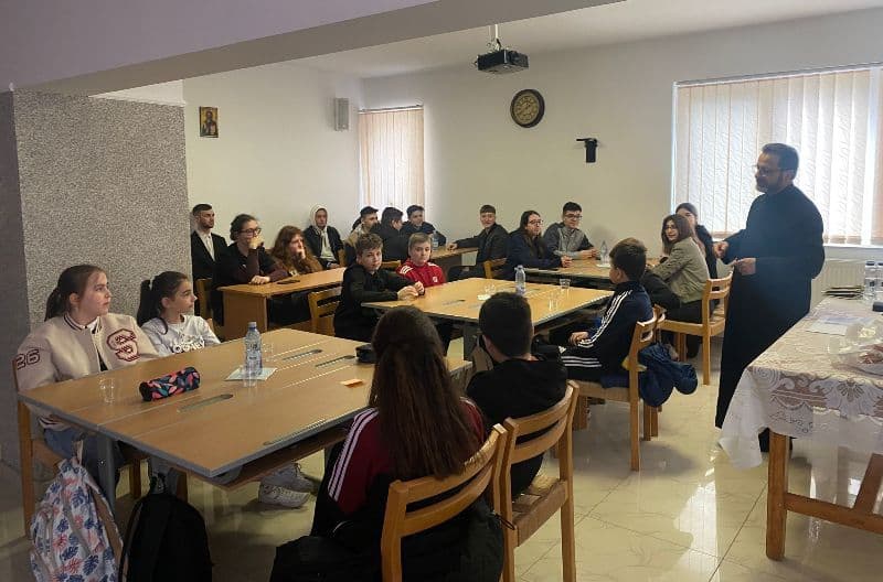 Proiectul „Împreună prindem curaj” la Seminarul Teologic Liceal Ortodox „Sfântul Ioan Iacob” din Dorohoi - FOTO