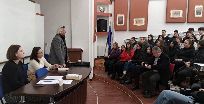 Ziua Mondială a Poeziei sărbătorită la Colegiul Național „Grigore Ghica” Dorohoi - FOTO