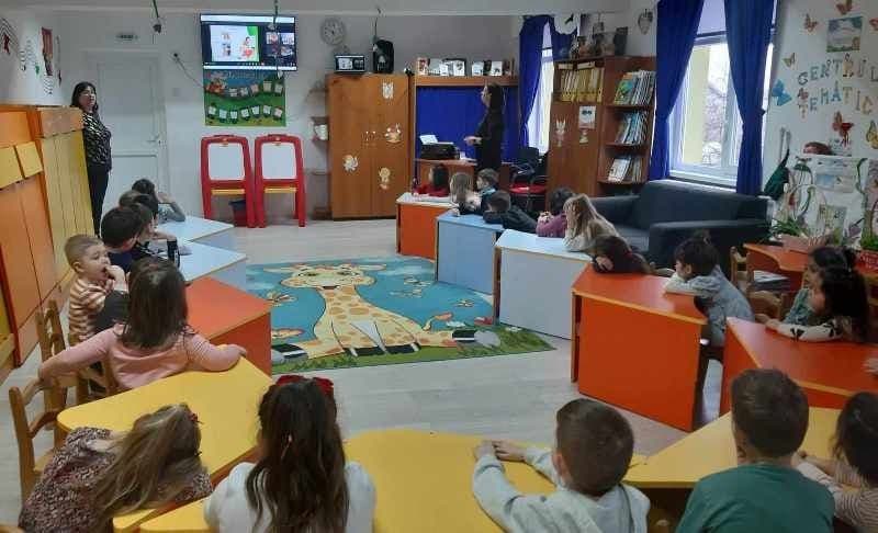 „Pod de sărbători și obiceiuri peste Prut!” Activitate desfășurată de Grădinița cu P.P. Nr. 6 Dorohoi - FOTO