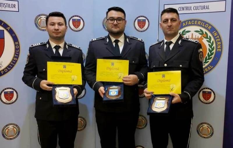 Cei trei polițiști care l-au găsit pe Aryan Mahmood au primit Placheta de onoare a Poliției Române