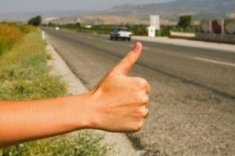 Unui bărbat care transporta persoane „la ocazie” i-a fost suspendat dreptul de a utiliza autovehiculul