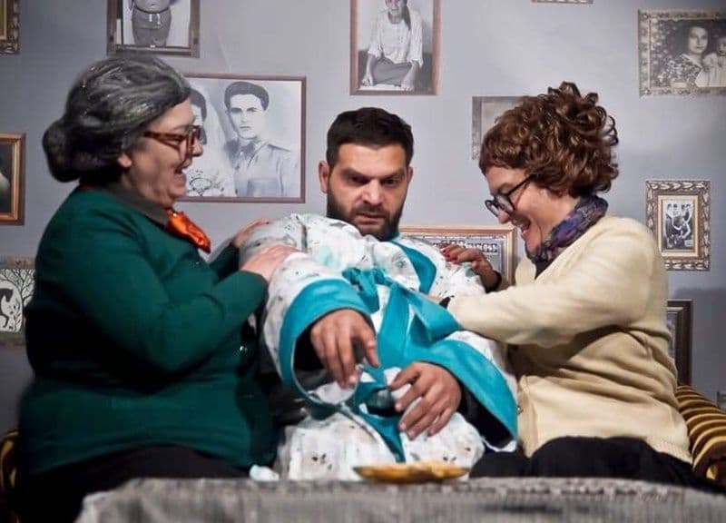 Spectacol pentru adulți al Teatrului din Galaţi la Teatrul „Vasilache”: „Natură moartă cu nepot obez”