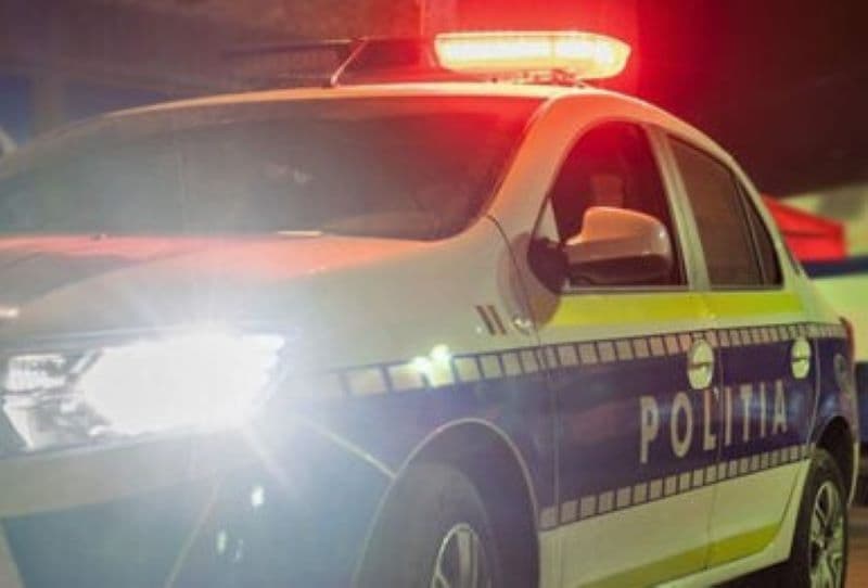 Polițist din cadrul Poliției Orașului Flămânzi lovit de o mașină în timp ce se afla pe partea carosabilă