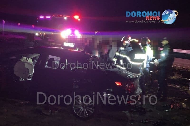 Mașină izbită de trenul Dorohoi – Iași. Două fete au ajuns la spital, una dintre acestea în stare gravă - FOTO