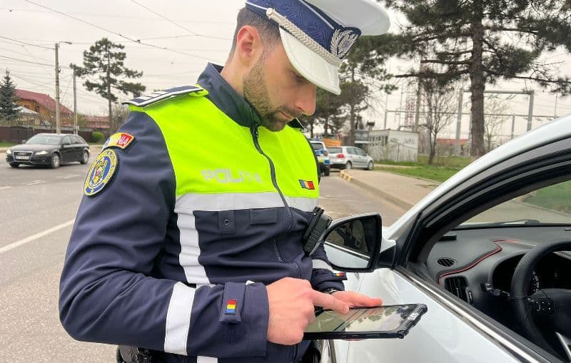 Polițiștii au început să utilizeaze E-DAC, o aplicație conectată la bazele de date Schengen - FOTO