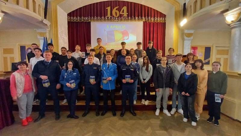 Oportunitățile unei cariere militare în Jandarmeria Română prezentate elevilor botoșăneni - FOTO