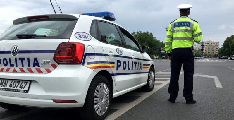 Accident produs de un tânăr beat și fără permis. Și-a abandonat mașina răsturnată în mijlocul drumului 