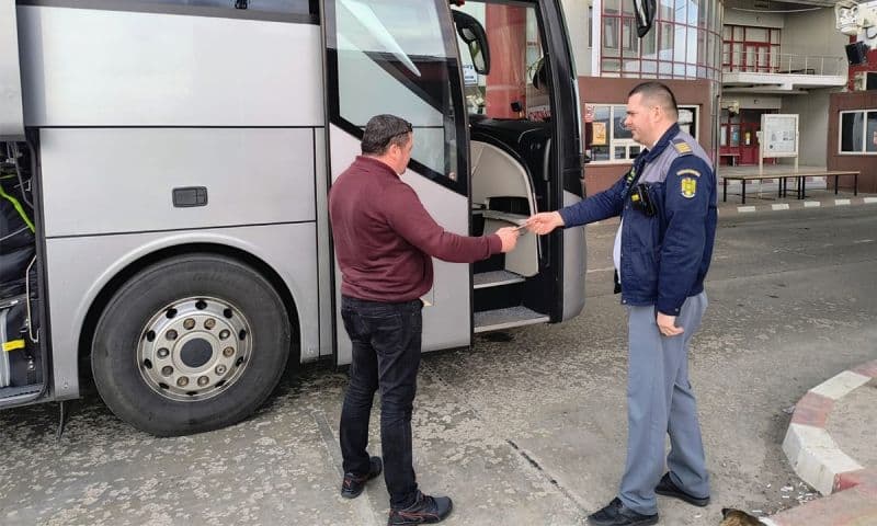 A plătit 800 de euro pentru un document, dar s-a ales cu dosar penal 