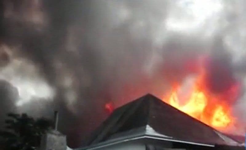 Persoană decedată într-o casă cuprinsă de incendiu, la Cervicești