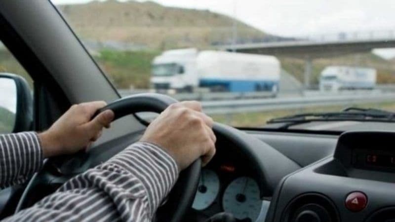 Bărbat fără permis de conducere depistat la volanul unui autovehicul neînmatriculat