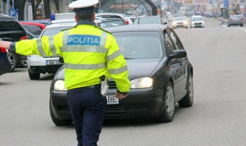 Încă un șofer a rămas fără permis după ce a fost prins în mașină cu două persoane luate la „IA-MĂ, NENE”