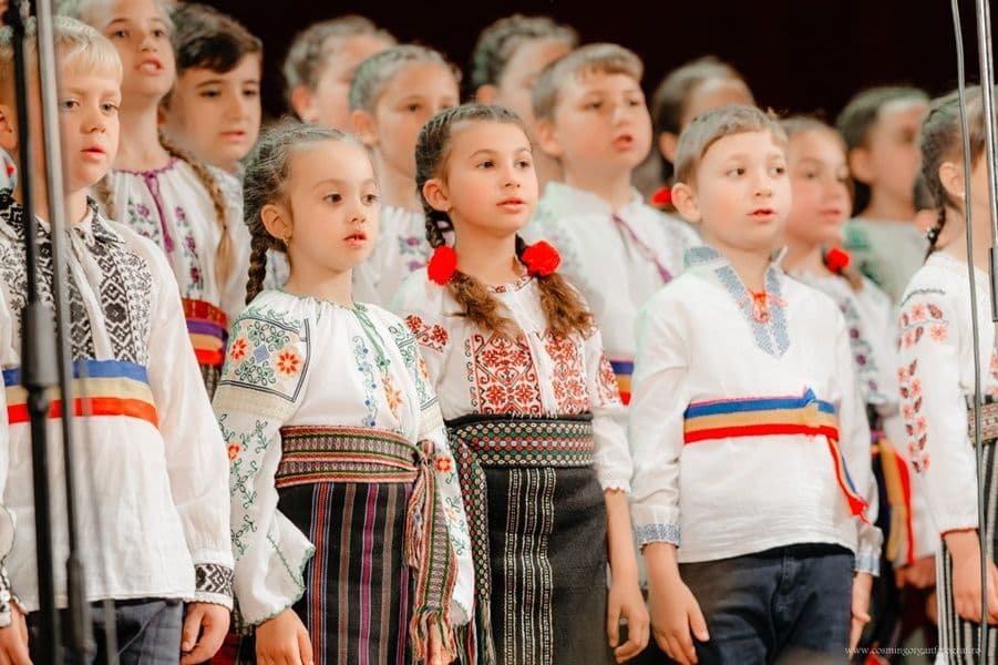 Concert de pricesne și cântări religioase „Răsărit-a primăvara” la Dorohoi - FOTO