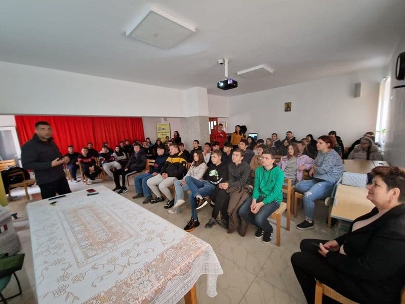 Educație ecologică în cadrul Săptămânii verzi cu elevii Seminarului Teologic „Sfântul Ioan Iacob” din Dorohoi - FOTO