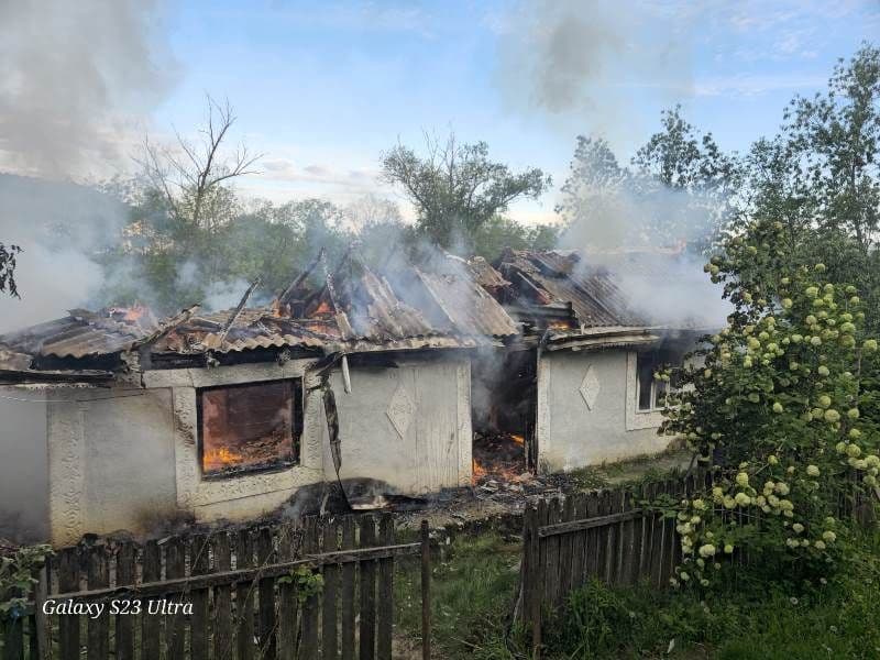 O bătrână de 97 de ani a rămas fără acoperiș deasupra capului din cauza unui incendiu - FOTO