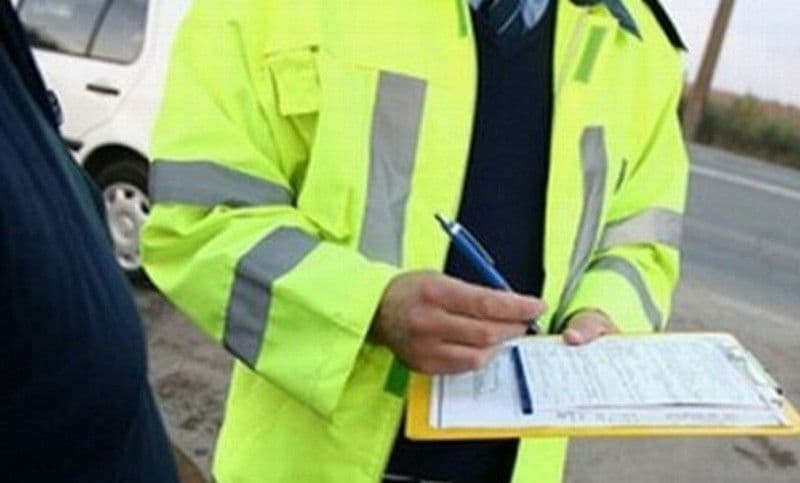 Un șofer băut și unul fără permis care conducea o mașină neînmatriculată depistați în trafic