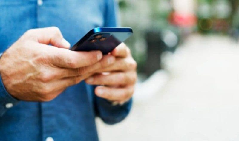 Metoda simplă prin care poți dezactiva microfonul mobilului care înregistrează tot ce vorbim, fără să știm
