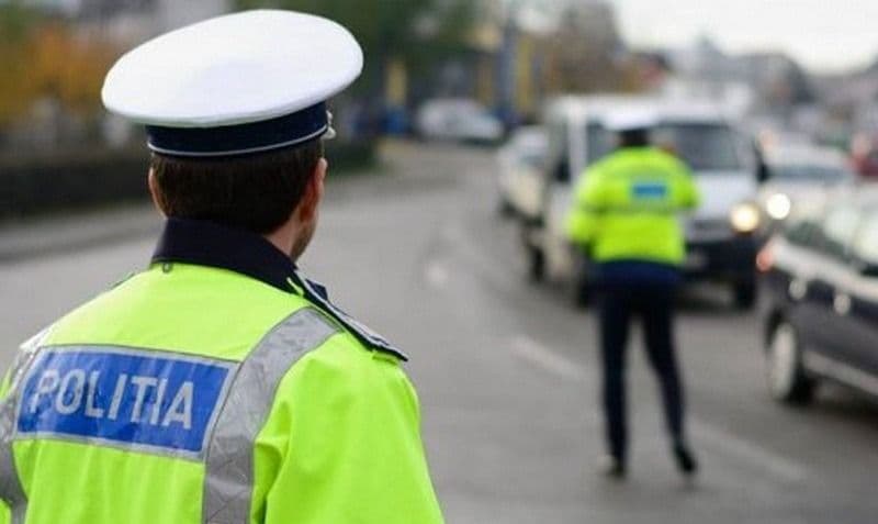 Tupeu fără limite! Botoșănenan prins la volanul unei mașini cu numere false și cu permis fals